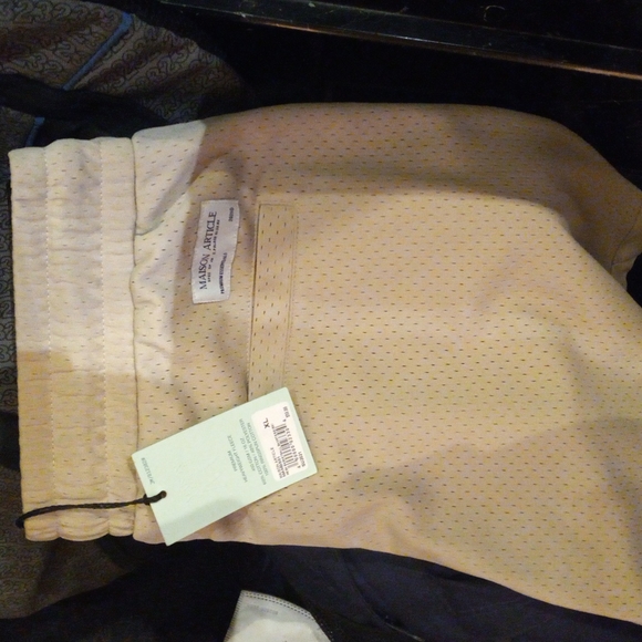 Maison Article basketball shorts,two Wallets,cellphone case,and perfume - Picture 5 of 10